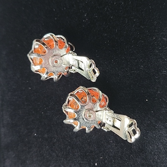 Vintage Silver Tone with Acrylic Tinsel Clip-on Earrings - Picture 3 of 4
